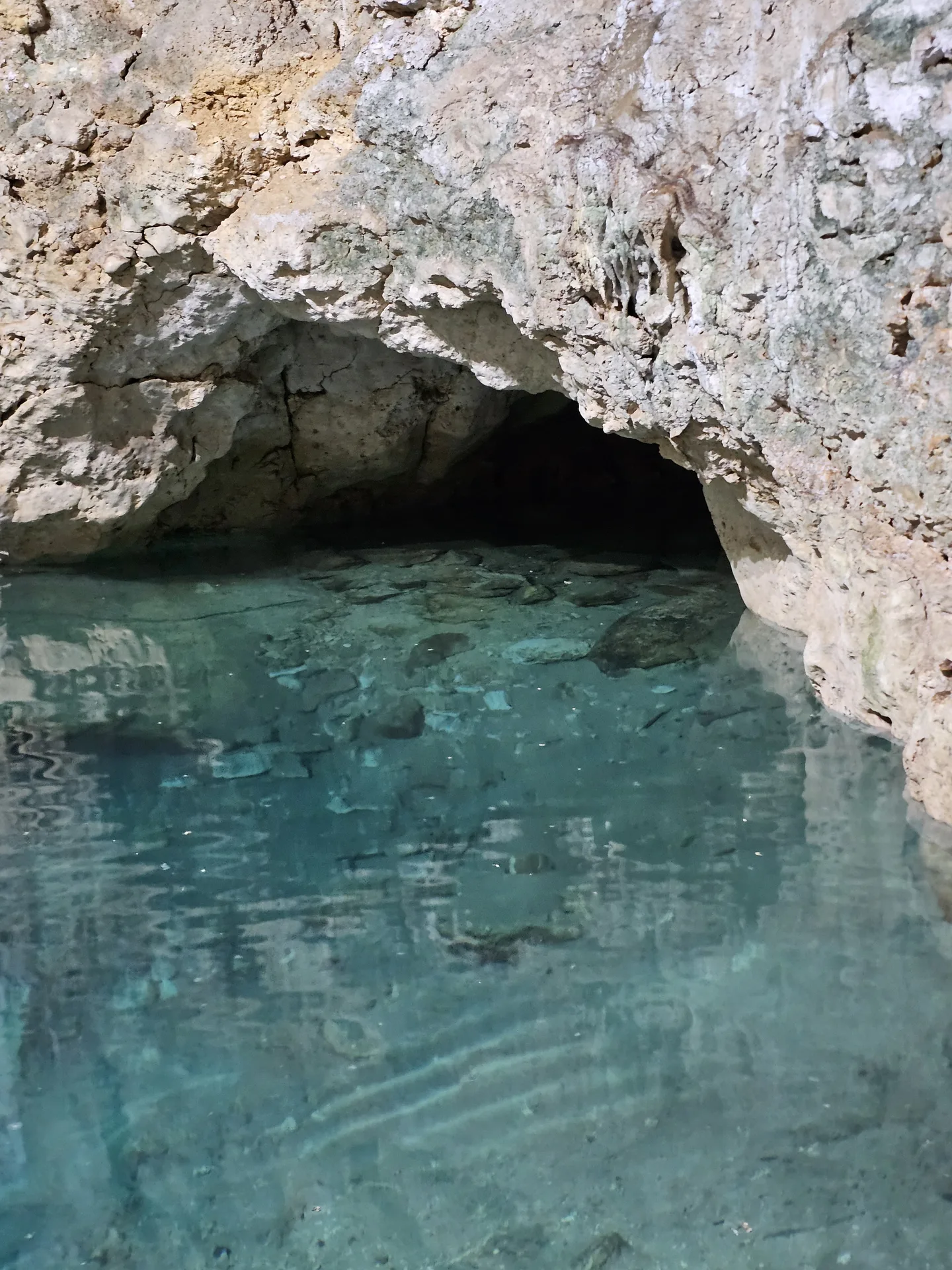 Entrada cueva turquesa Santa Cruz